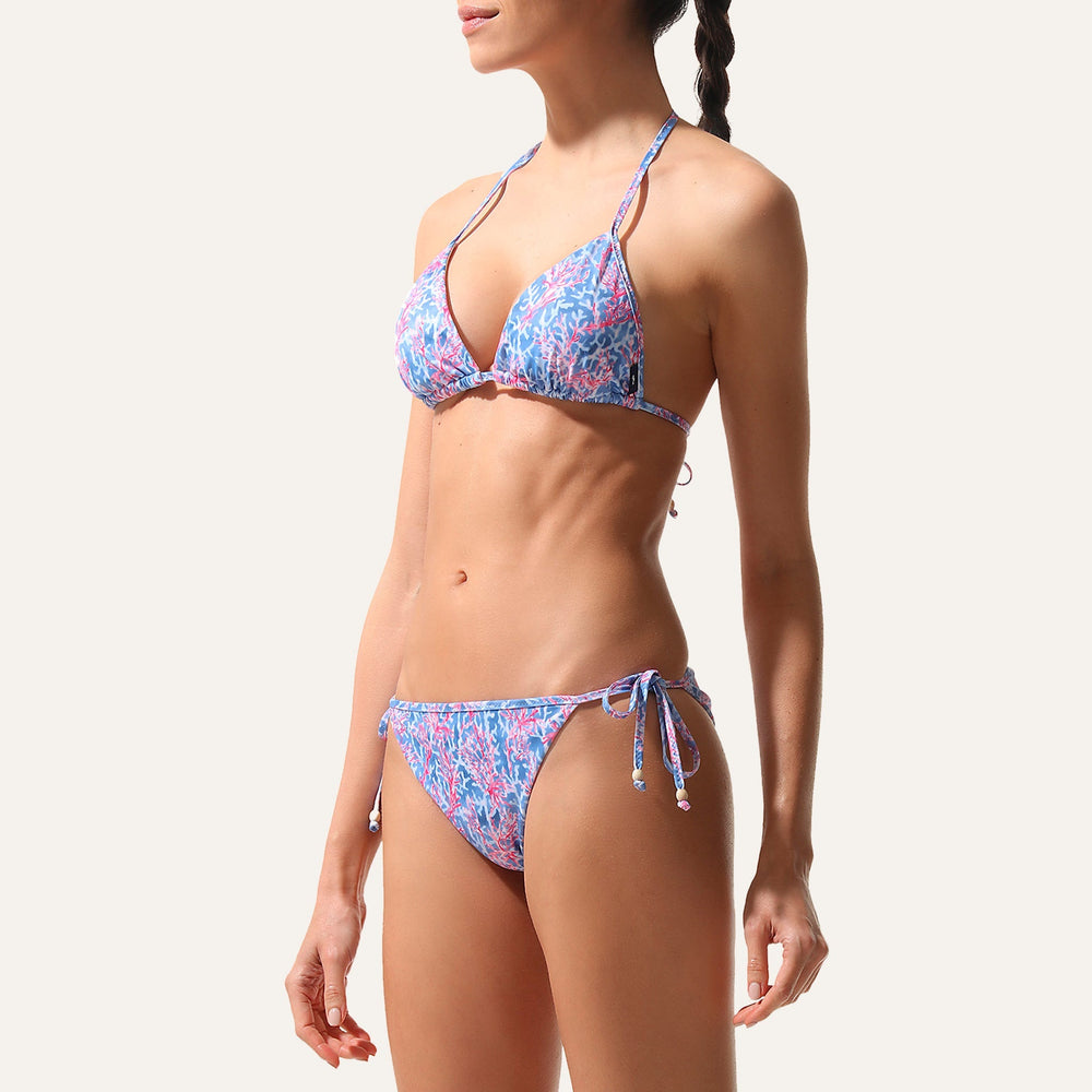 حذاء كلاسيكي باللون الأحمر المرجاني