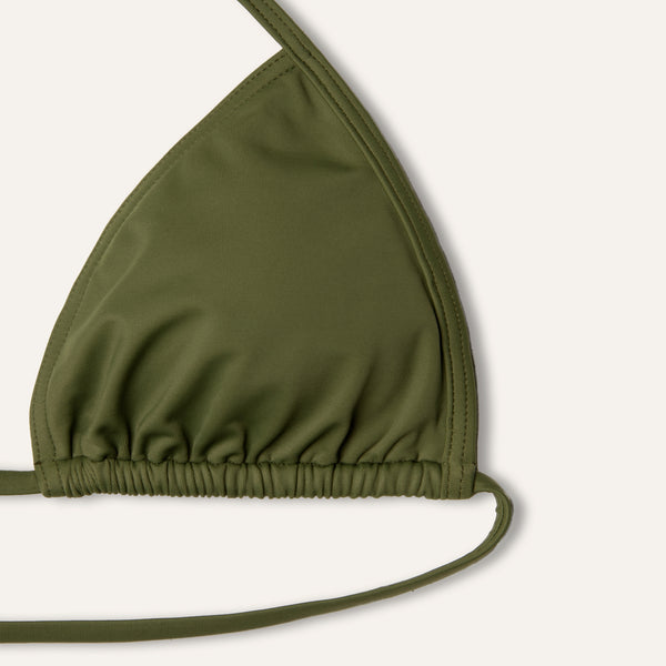 ربطة عنق من الجانب العلوي باللون الزيتوني